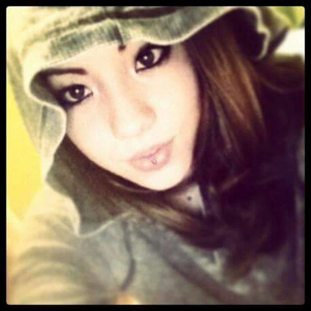 Meet your Posher, Larissa